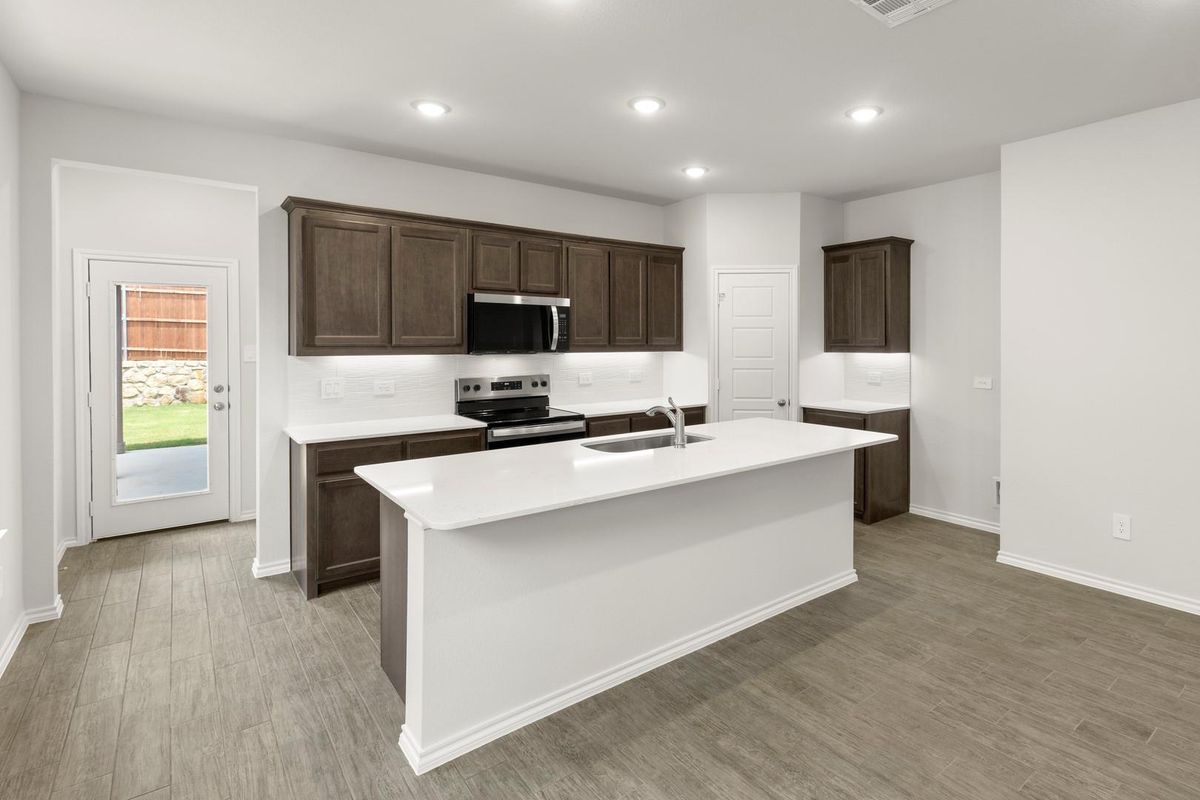 3 bedrooms, 2 bathrooms, and a 2-car garage Plano Texas — $292,999 | GidiStay — 3 bed house in Aubrey (bedroom view)