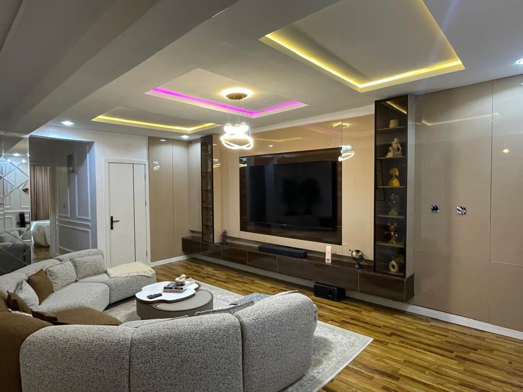 🏙️✨ EXPERIENCE DUBAI LUXURY IN LEKKI! ✨🏙️ 🌟 Luxury 2-Bedroom Shortlet Apartment 📍 Ikate, Lekki Phase 1, Lagos Looking for comfort, luxury, and uninterrupted power? This stunning apartment offers everything you need for a perfect staycation, business trip, or weekend getaway. ✅ 24/7 Electricity Guaranteed ☀️ Solar Power System 🔋 Inverter Backup ⚡ NEPA Supply 🔌 Generator Backup 🚫 No excuses for power outage! 🏊 Swimming Pool 🛗 Elevator Access 🎮 PS5 Gaming Console 🛋️ Fully Furnished Luxury Interior 🌐 High-Speed Internet 🔒 Secure & Serene Environment 🚗 Ample Parking Space Whether you’re relaxing, working remotely, or creating unforgettable memories, this apartment delivers a world-class experience. 🌴 Come and Experience Dubai in Lagos, Nigeria 🇳🇬 💰 Price: ₦220,000 per Night✅ — ₦220,000/night | GidiStay — 2 bed apartment in Lekki Phase 1, Lagos (main view)