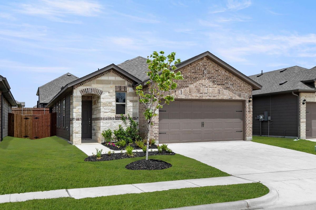 3 bedrooms, 2 bathrooms, and a 2-car garage Plano Texas — $292,999 | GidiStay — 3 bed house in Aubrey (main view)