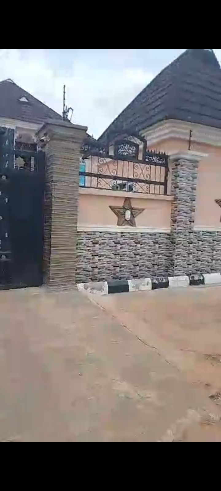 Location. Opic Estate Diya Gate, Area 4. Agbara 5 bedroom duplex, Security house, Generator house, Dogs house, CCTV camera's, Visitor waiting room, Living room, Family living room, Kitchen, Store, Gym, Laundry, etc. 90m (Asking) — ₦90,000,000 | GidiStay — 5 bed duplex in Opic Estate, Agbara Lagos (interior)