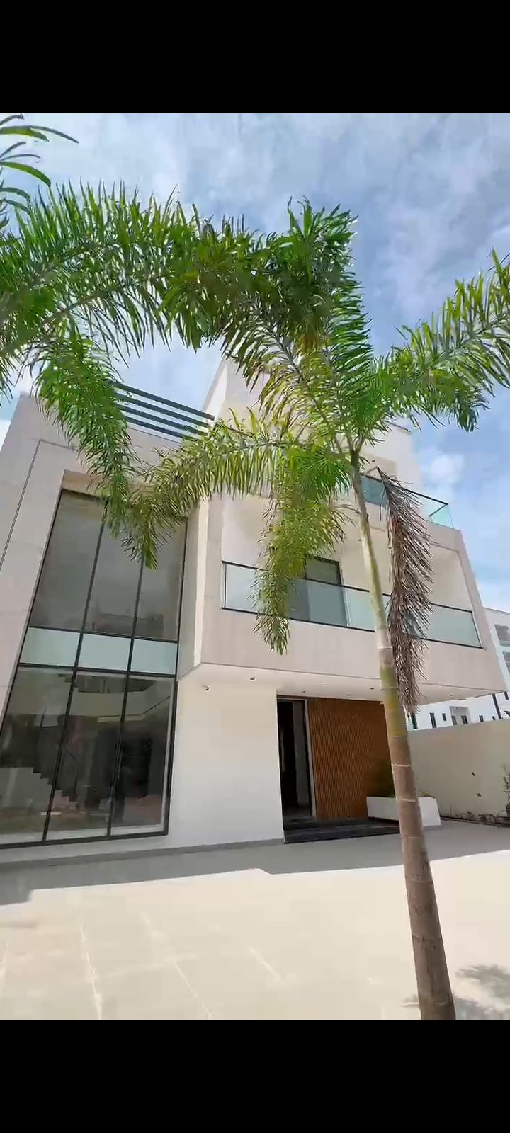 6 Bedroom Fully Detached Duplex For Sale — ₦1,600,000,000 | GidiStay — 6 bed duplex in Lekki (interior)