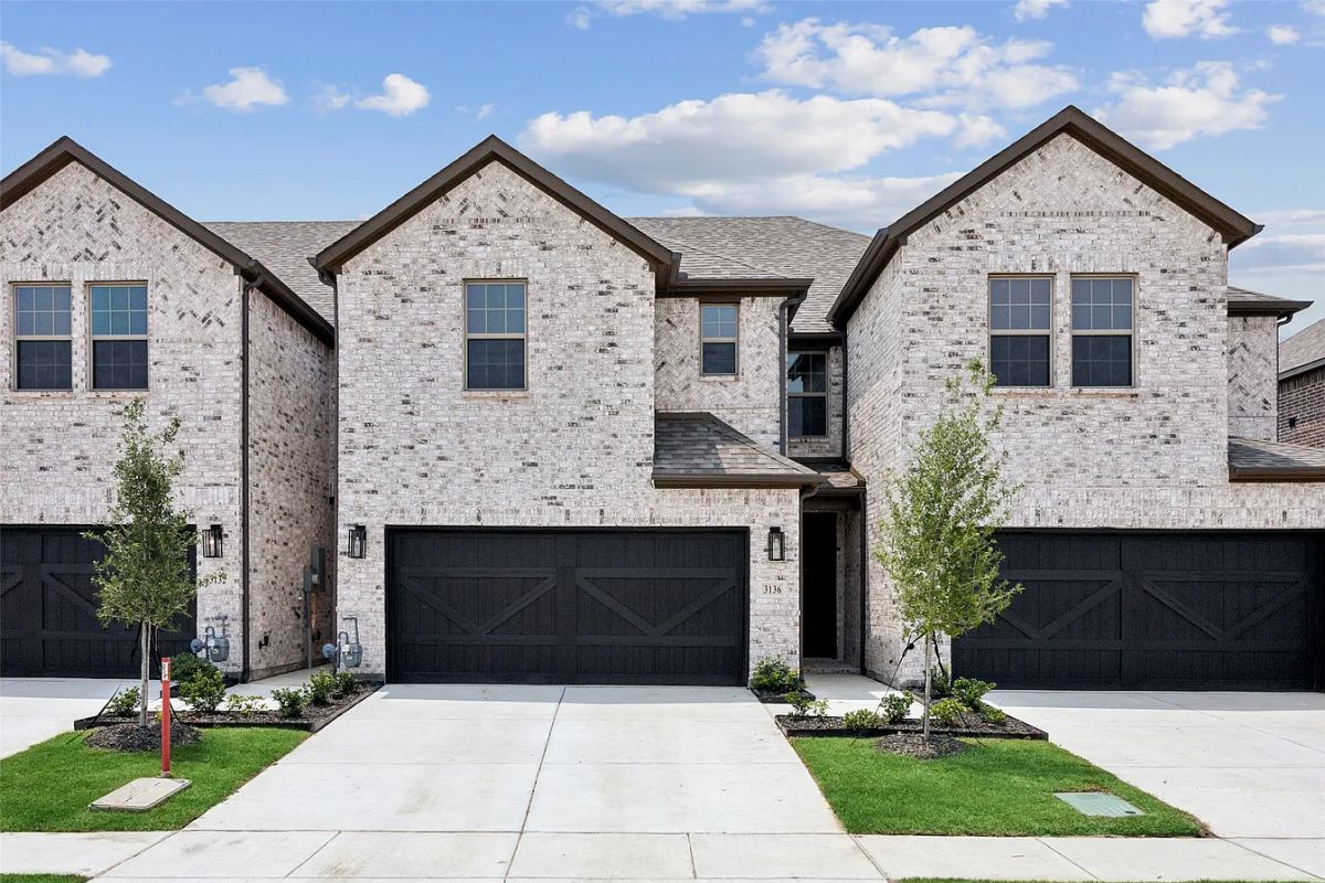 3 beds 2.5 baths Townhome Plano Texas — $499,000 | GidiStay — 3 bed townhouse in Plano (main view)