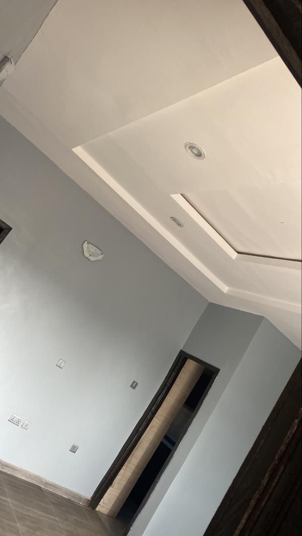 To let 3 bedroom at Mongona yellow gate elebu oluyole extension — ₦1,000,000/year | GidiStay — 3 bed house in Off akala express, Ibadan (interior)