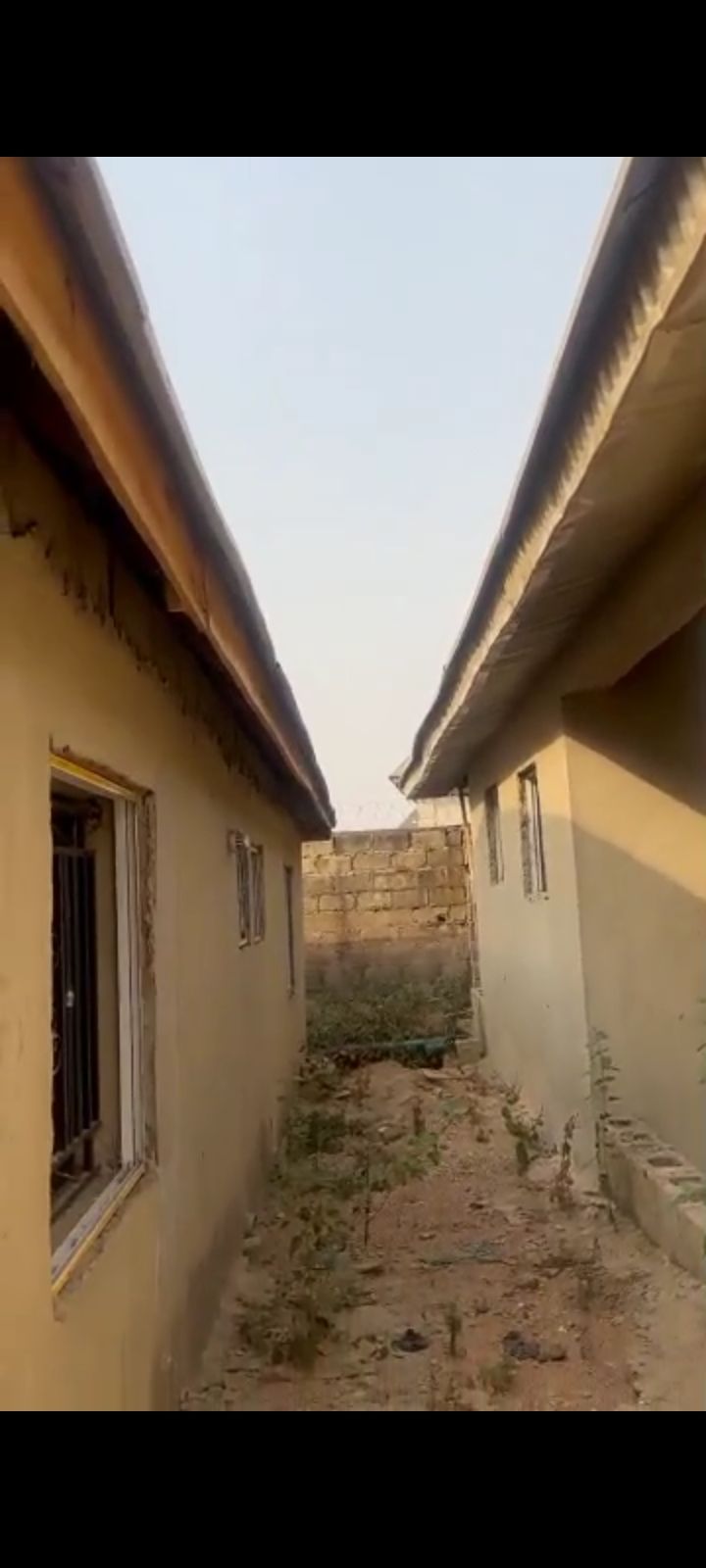 3UNITS OF 2BEDROOMS FLAT & 3UNITS OF MINI FLAT (ROOM AND PALOR SELF CON) — ₦40,000,000 | GidiStay — 1 bed house in soka, Ibadan (main view)