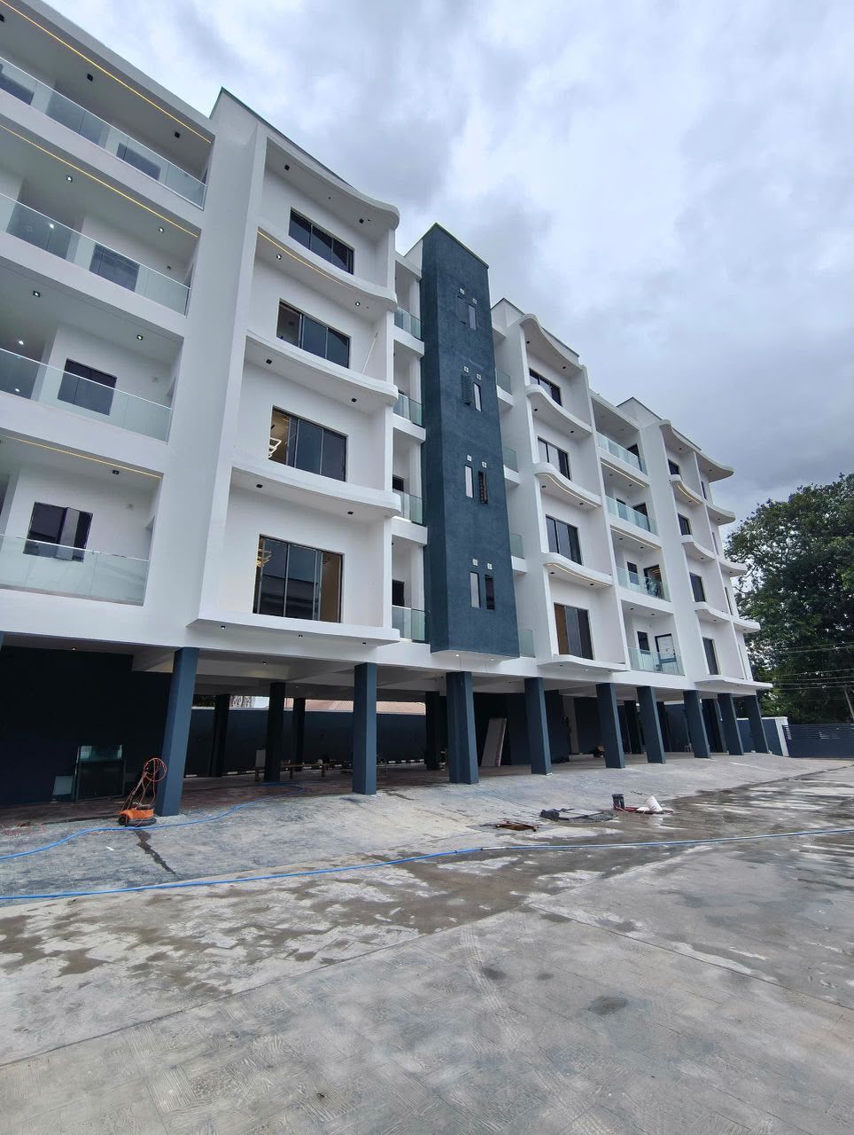 3-Bedroom Apartment + Bq For Sale in Ikeja, Lagos — ₦450,000,000 | GidiStay — 1 bed apartment in Ikeja, Lagos (main view)