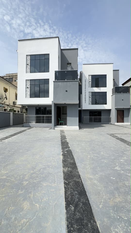 3-Bedroom Apartment For Sale in off Allen Ikeja, Lagos — ₦270,000,000 | GidiStay — 1 bed apartment in Ikeja, Lagos (interior)