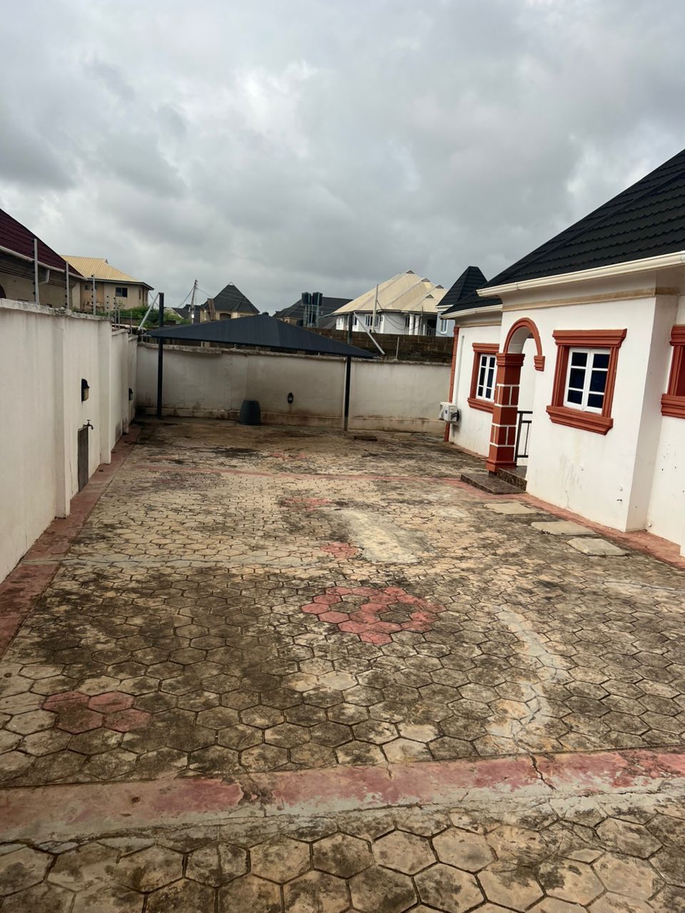 A standard 4bedrooms self compound at Ajila peace estate Elebu — ₦2,000,000/year | GidiStay — 4 bed house in Elebu off akala express oluyole extension ibadan, Ibadan (interior)
