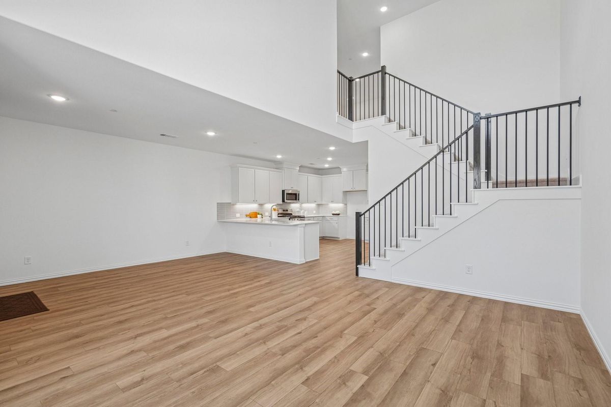 2 Beds 3 Bath Mckiney Texas **Price Drop** — $338,820 | GidiStay — 2 bed townhouse in Mckinney (interior)