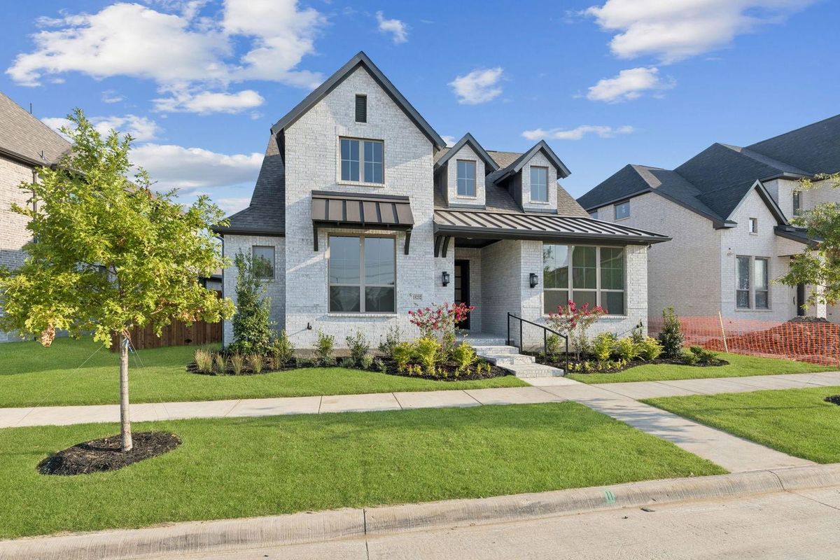 4 Beds, 4 Baths Frisco Texas 2,447 SqFt Frisco ISD **Price Drop** — $845,000 | GidiStay — 4 bed house in  (interior)