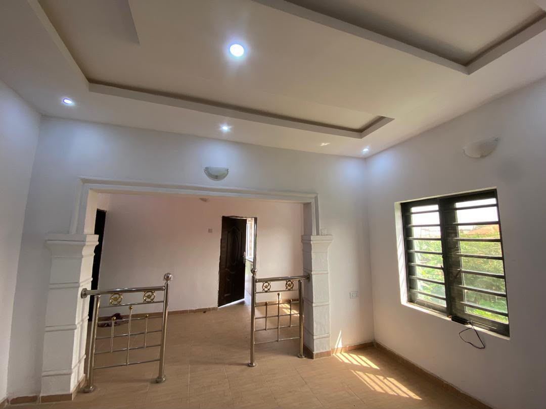 2-Bedroom House For Rent in Oluyole Estate, Ibadan — ₦3,000,000/year | GidiStay — 2 bed house in Oluyole Estate, Ibadan (main view)