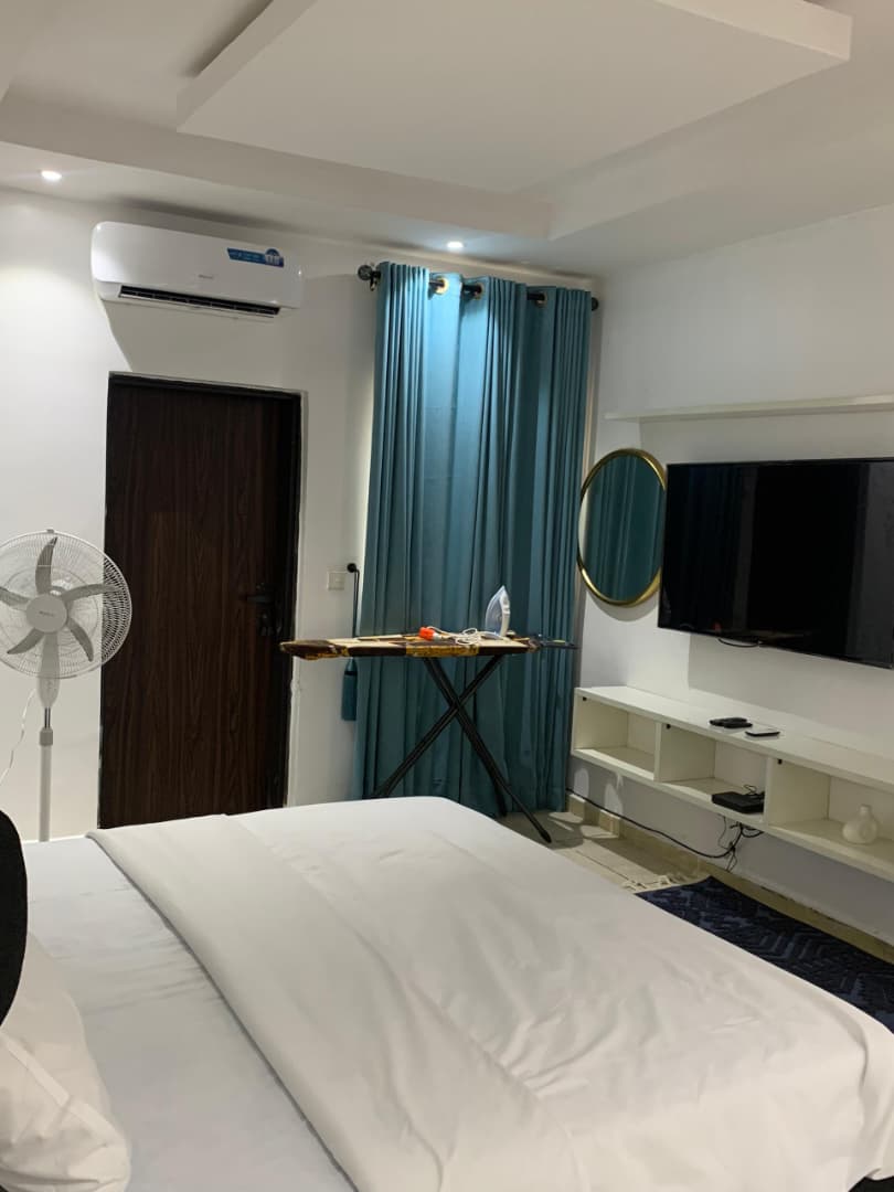 7-Bedroom Apartment For Rent in chevron, Lagos — ₦18,000,000/year | GidiStay — 7 bed apartment in chevron, Lagos (interior)