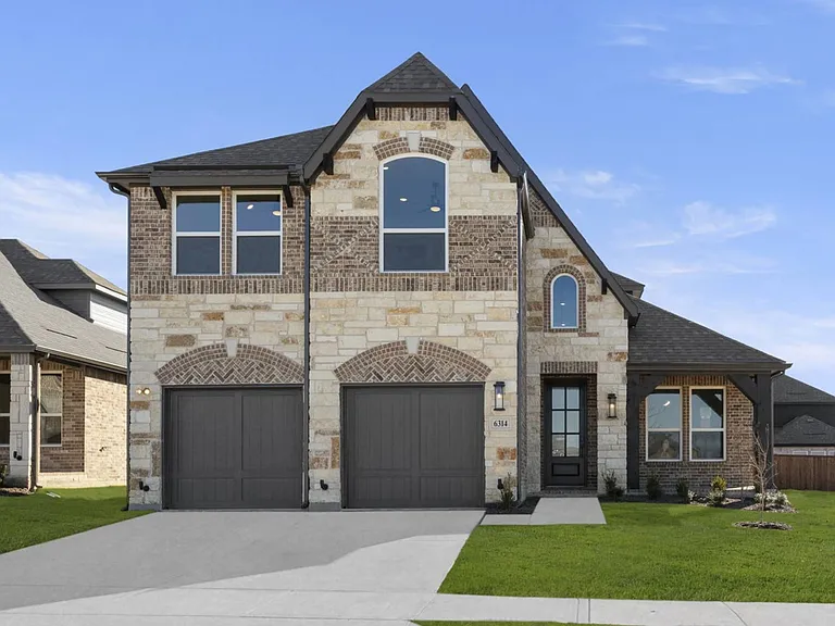 4 beds and 3.5 bathrooms 2,467 square feet — $499,949 | GidiStay — 4 bed house in Celina (main view)