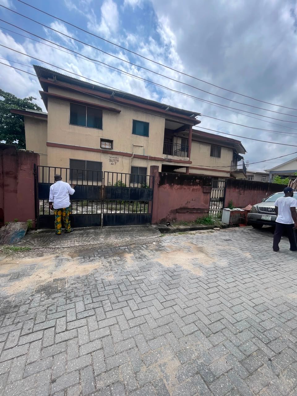 Prime 5-Bedroom Duplex + 2 Units 3-Bedroom Flats on 550sqm Corner Piece Plot, Surulere — ₦500,000,000 | GidiStay — 11 bed duplex in Surulere (interior)