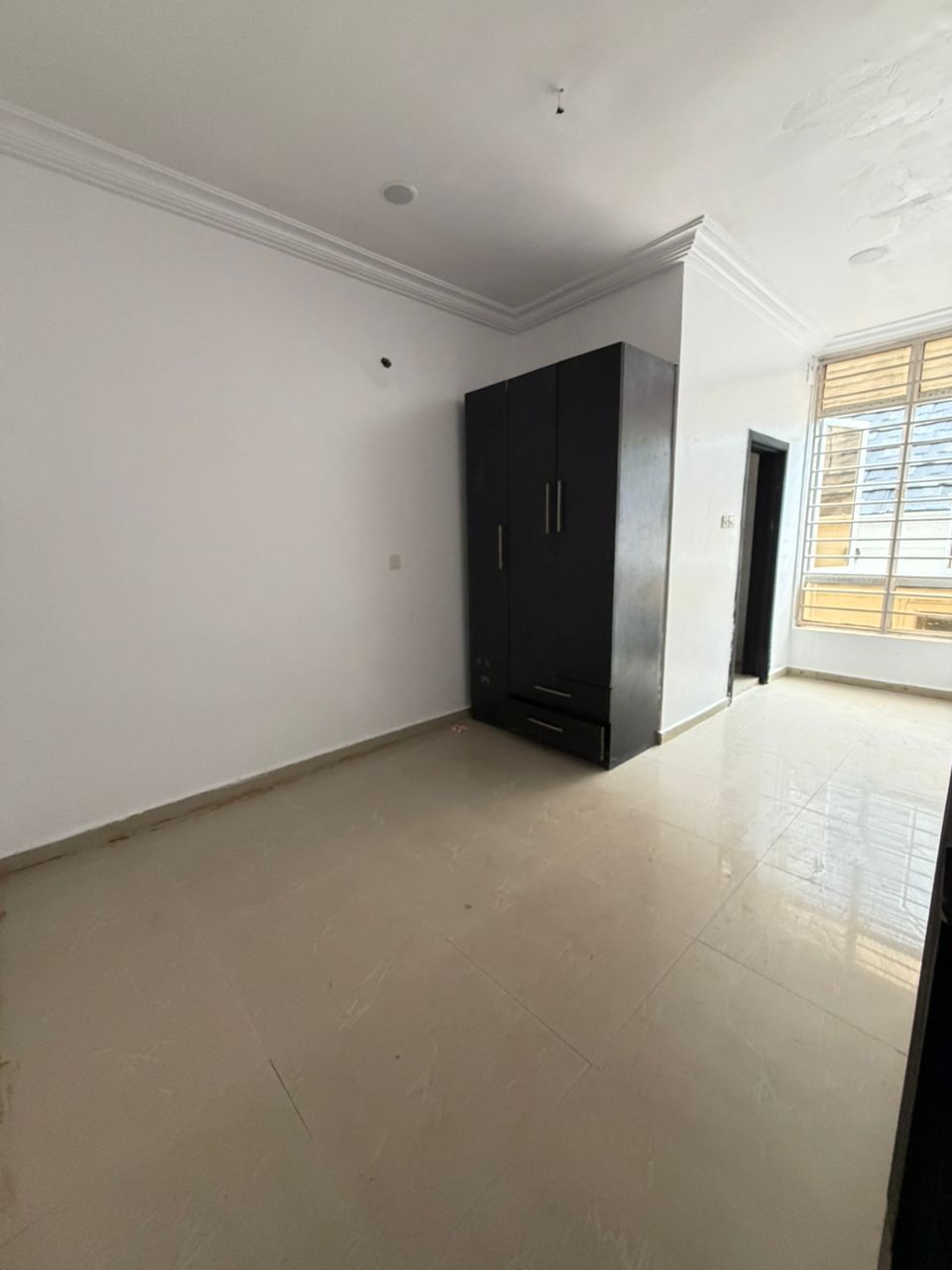 Studio room For Rent in Lekki Phase 1, Lagos — ₦1,800,000/year | GidiStay — 1 bed studio in Lekki Phase 1, Lagos (interior)