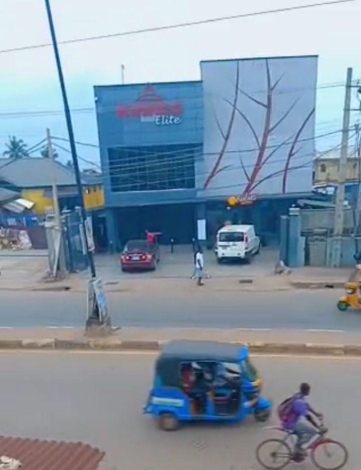 Night club For Sale in Ipaja, Lagos — ₦500,000,000 | GidiStay — 1 bed commercial in Ipaja, Lagos (interior)