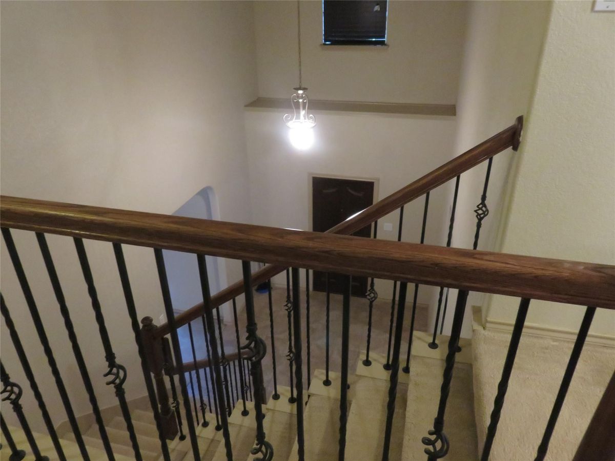 5 bedrooms, three and a half bathrooms, 2 living, 2 dining — ₦524,963 | GidiStay — 5 bed house in Mnsfield (bedroom view)