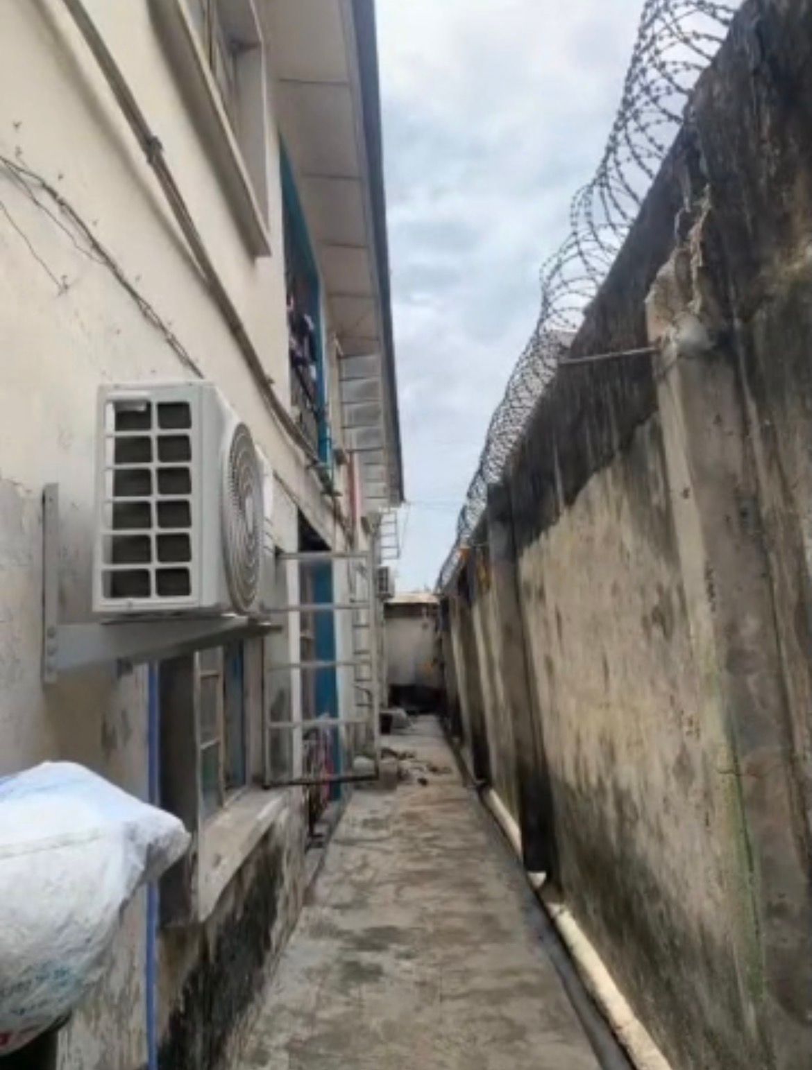 Spacious 5-Bedroom Bungalow for Sale in Aguda, Surulere, Lagos — ₦270,000,000 | GidiStay — 5 bed bungalow in Aguda Surulere (bedroom view)