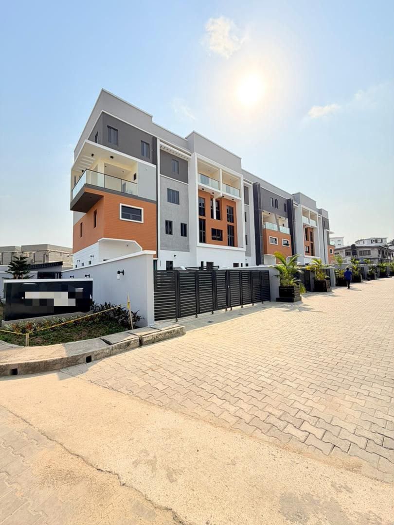 4Bedroom House For Sale in Ikeja, Lagos — ₦350,000,000 | GidiStay — 1 bed house in Ikeja, Lagos (main view)