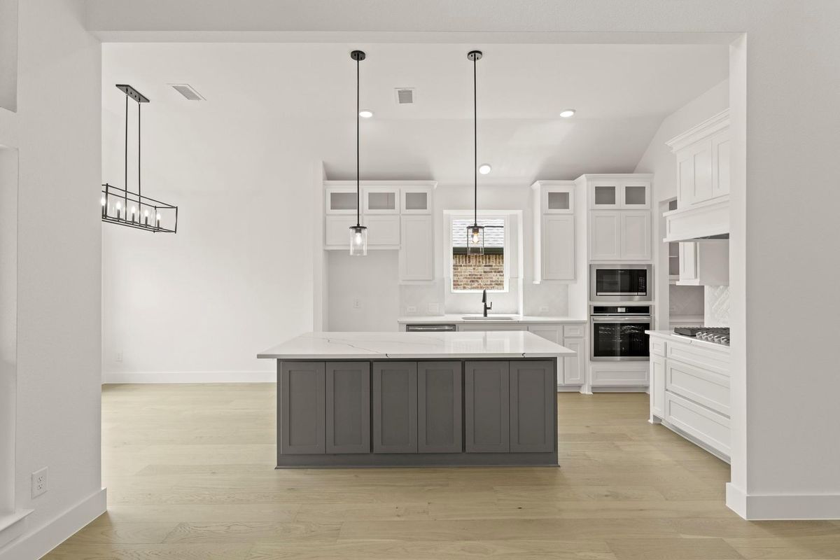 5 Bed 3 Bath Beautiful 2-story home with high soaring ceilings — $544,950 | GidiStay — 5 bed house in Celina (bedroom view)