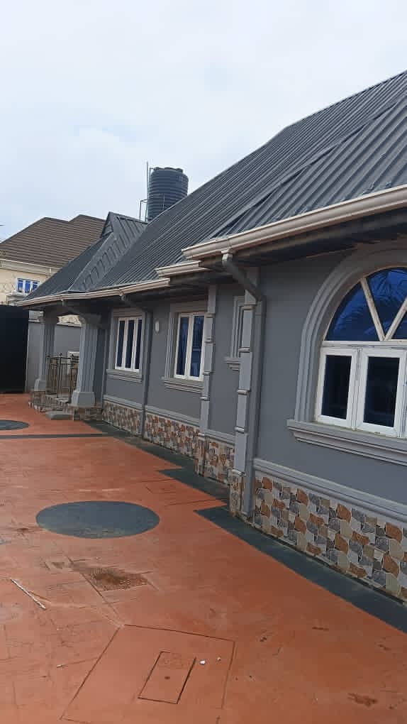 2bedroom flat at ajila road 1 elebu off express — ₦800,000/year | GidiStay — 2 bed apartment in 2bedroom flat at ajila road  1 elebu off express (main view)