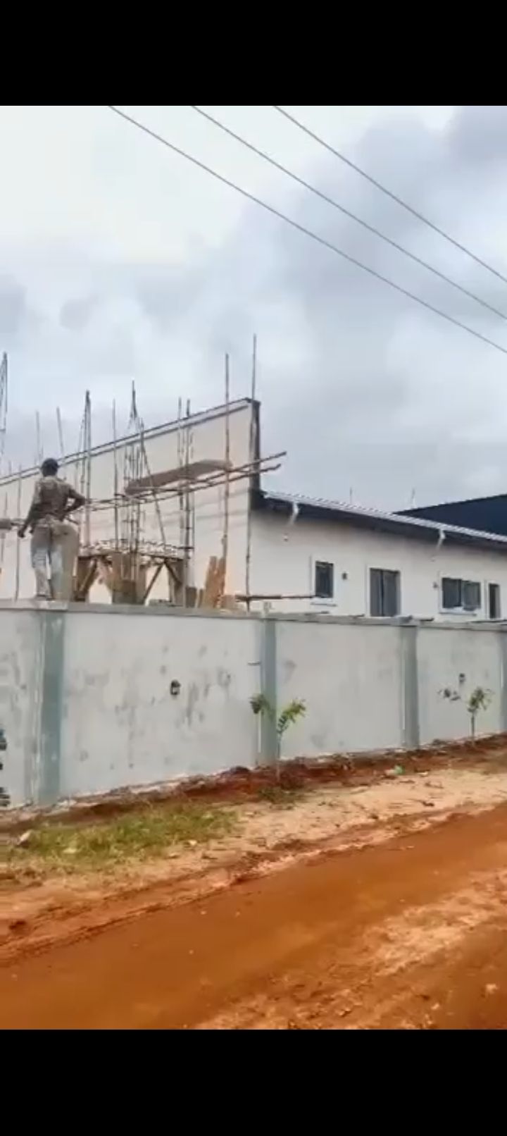 3 Bedroom bungalow with BQ Along IKOLA COMMAND AXIS inside OBASANJO HILLTOP ESTATE, IKOLA — ₦105,000,000 | GidiStay — 1 bed bungalow in Ikola, command (main view)