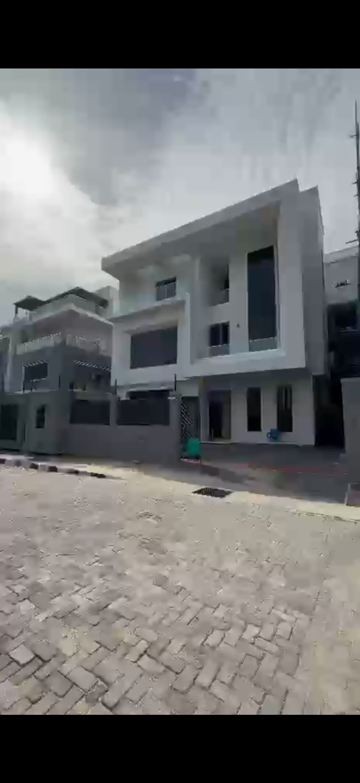 *FOR SALE || 5 B/R DETACHED HOUSE || IKOYI || LAGOS* *PRICE : 📍2.5 Billion naira asking* Features: • [ ] Fitted Kitchen with accessories • [ ] Modern Day POP Ceiling • [ ] Detailed finishing • [ ] Wardrobes • [ ] Luxury Finishing • [ ] Water heater • [ ] Heat extractor • [ ] Ample parking space • [ ] Study room • [ ] Gym • [ ] Cinema • ⁠[ ] Bq • ⁠[ ] Swimming pool — ₦2,500,000,000 | GidiStay — 5 bed duplex in Ikoyi, Lagos (interior)