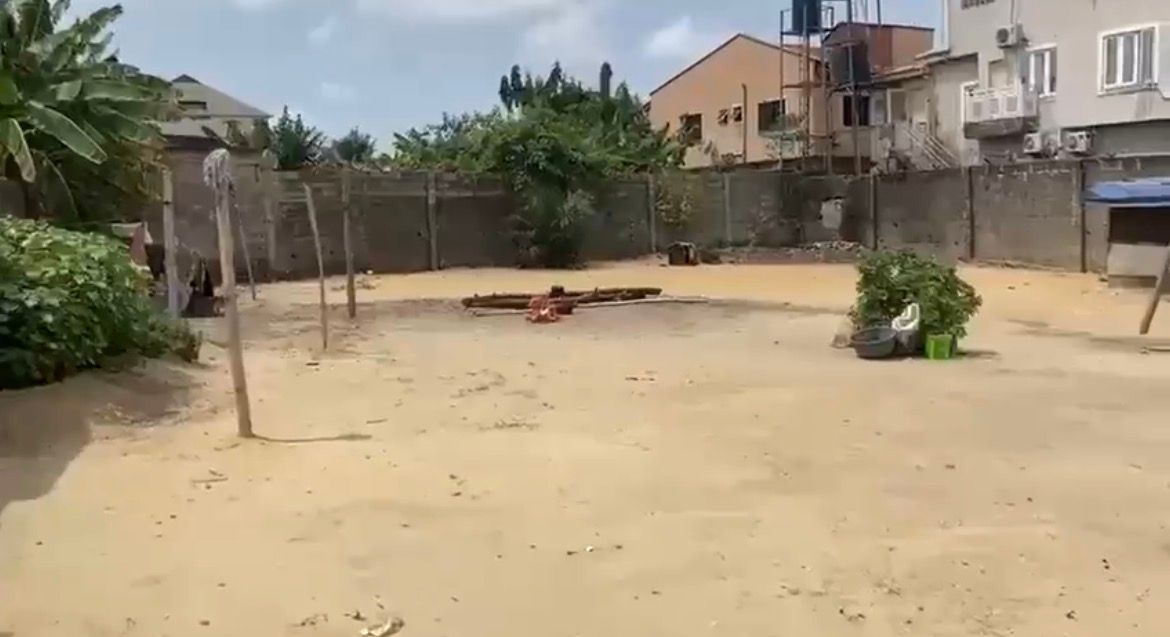 DISTRESSED SALE: 1.5 Plots (884sqm) Fully Sandfilled & Fenced Land – Opposite LBS, Ajah, Lekki — ₦130,000,000/year | GidiStay — 1 bed land in Estate opposite Lagos Business School. (main view)