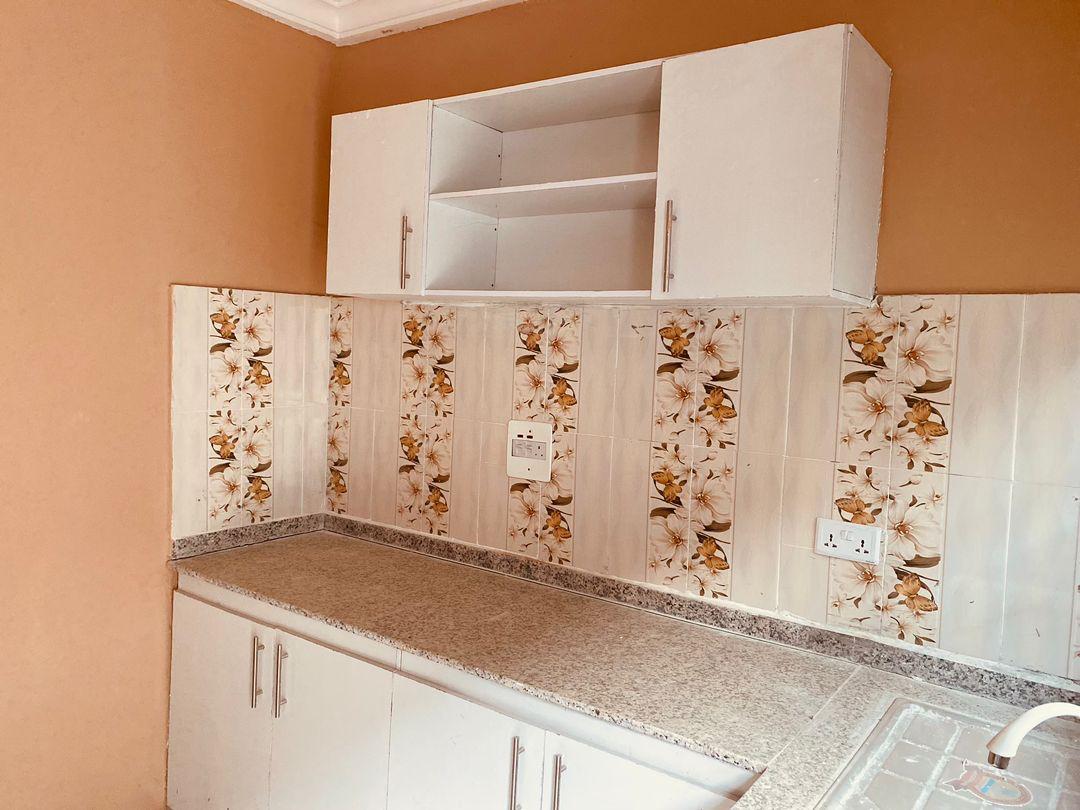 MODERNLY BUILT 3BEDROOM APARTMENT AT ELEBU IDI AHUN — ₦900,000/year | GidiStay — 3 bed house in Off akala express, Ibadan (main view)