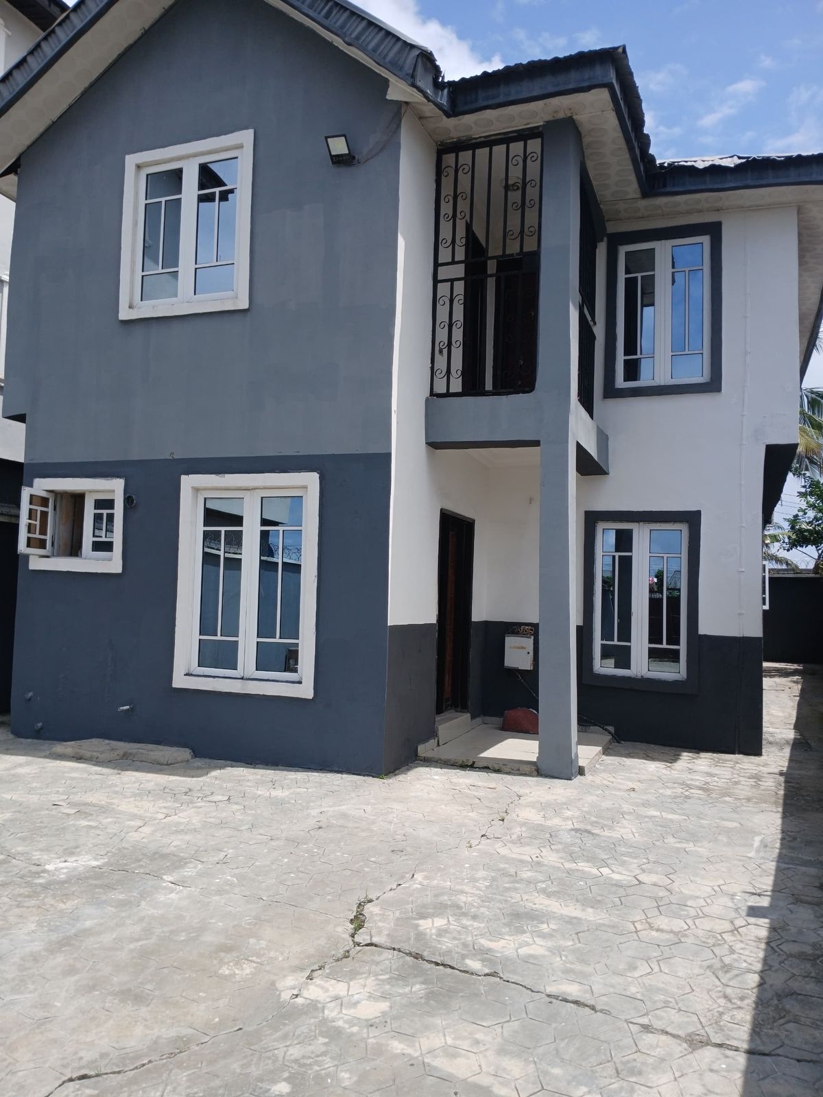 Fully detached 4-bedroom duplex to let — ₦4,000,000/year | GidiStay — 4 bed duplex in Ajah (main view)