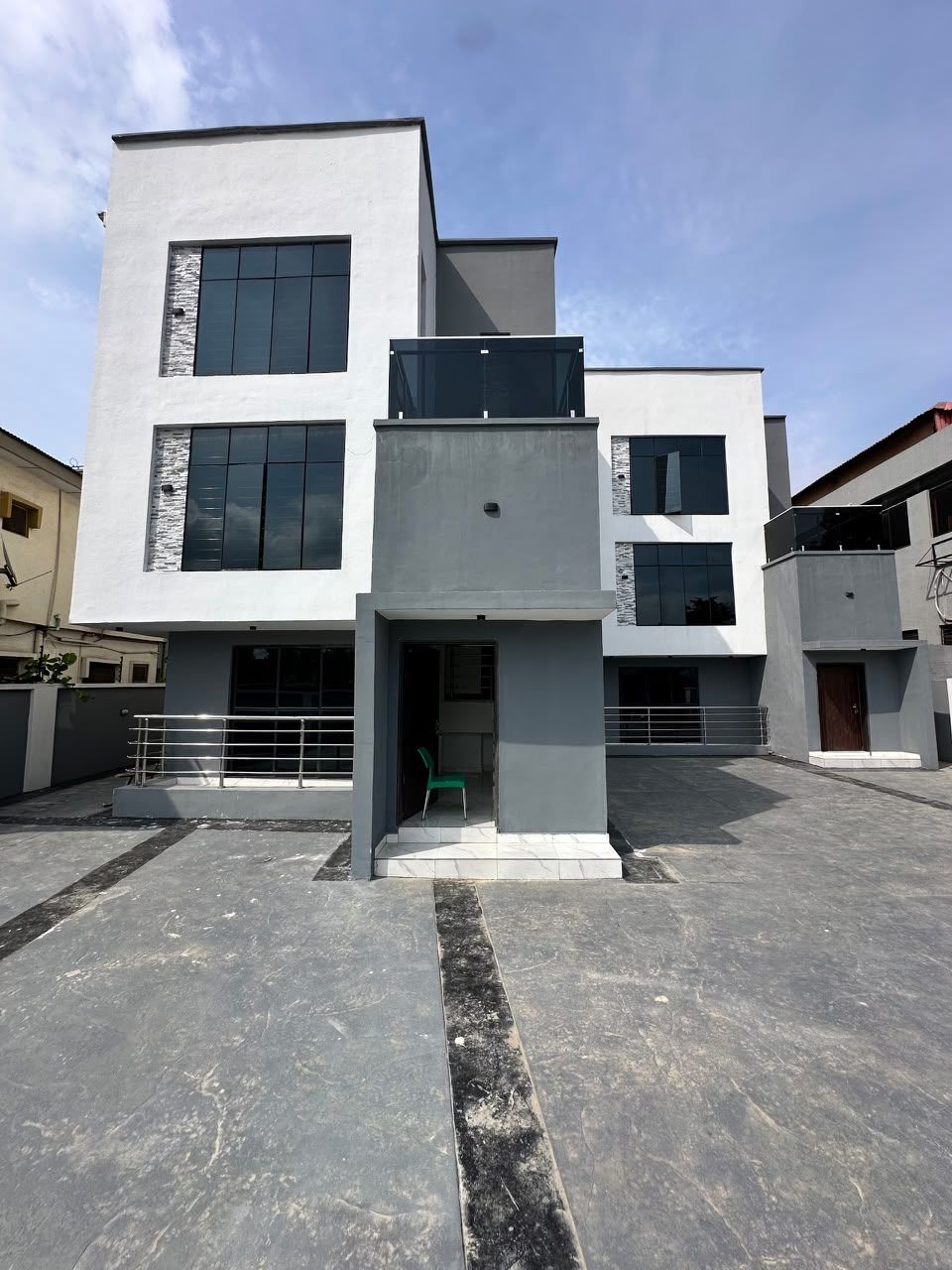 3-Bedroom Apartment For Sale in Off Allen Ikeja, Lagos — ₦270,000,000 | GidiStay — 1 bed apartment in Ikeja, Lagos (main view)