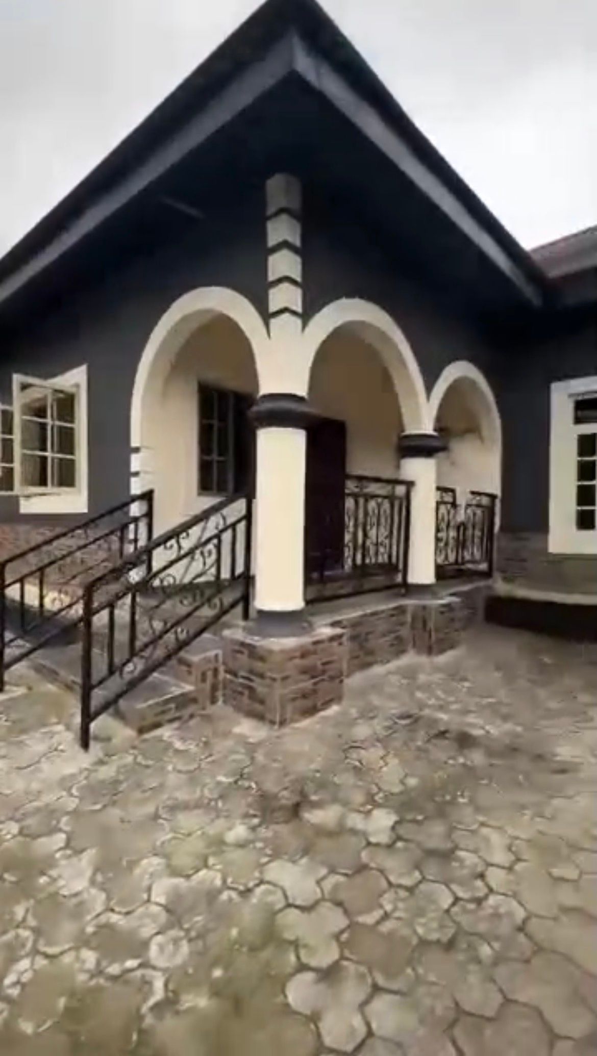 4-BEDROOM BUNGALOW FOR SALE IN IWOFE PORTHACOURT — ₦100,000,000 | GidiStay — 1 bed house in Porthacourt, Porthacourt (interior)