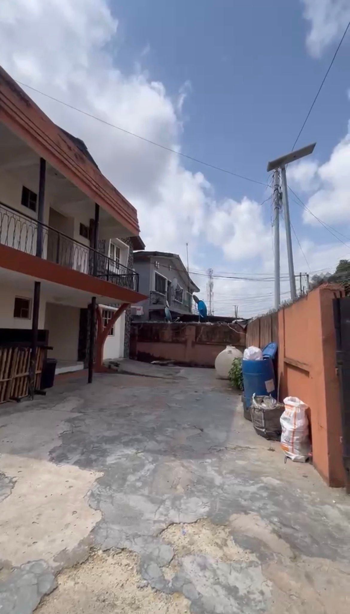 FOR SALE IN SURULERE : Storey building on a full plot measuring 500sqm — ₦300,000,000 | GidiStay — 1 bed house in Surulere (additional view)