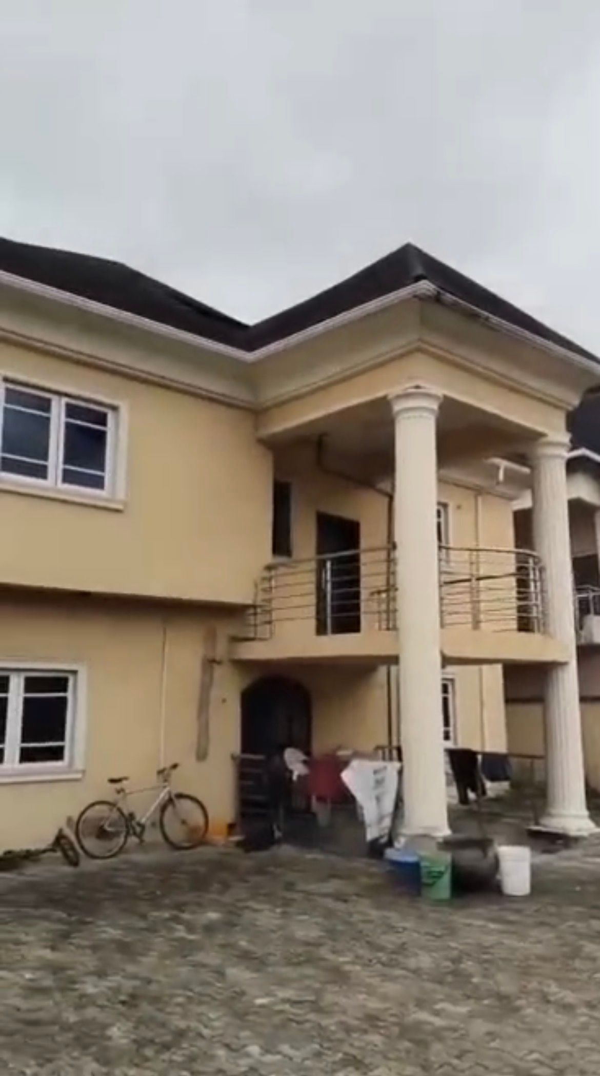 FOR SALE: A FULLY DETACHED DUPLEX WITH BQ — ₦220,000,000 | GidiStay — 5 bed duplex in  (main view)
