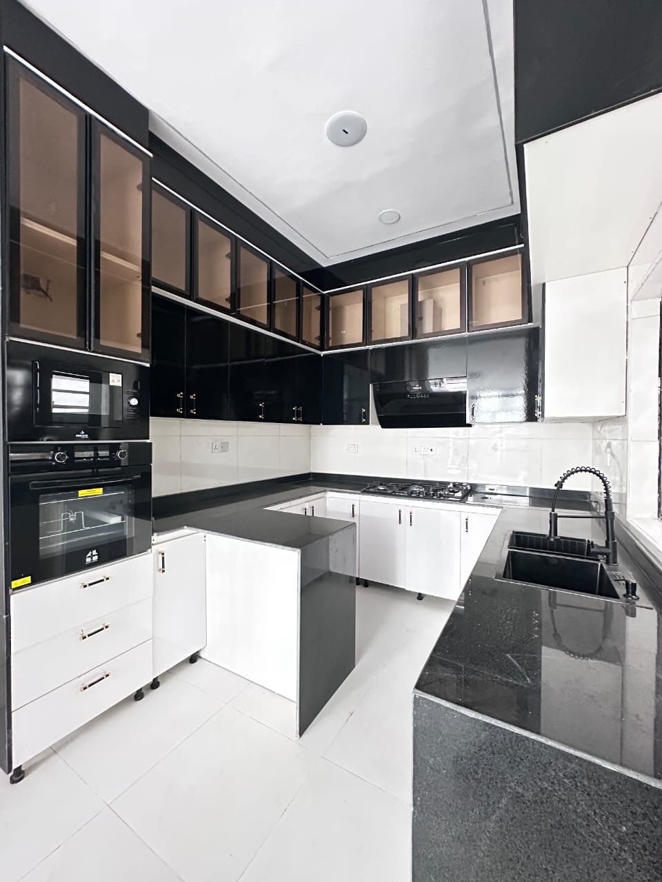 4-Bedroom Duplex For Sale in IKOTA LEKKI, Lagos State — ₦200,000,000 | GidiStay — 4 bed duplex in IKOTA LEKKI, Lagos State (interior)