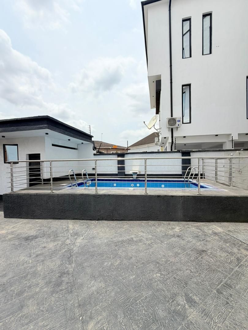 5-Bedroom Duplex For Sale in Magodo, Lagos — ₦800,000,000 | GidiStay — 5 bed duplex in Magodo, Lagos (bedroom view)