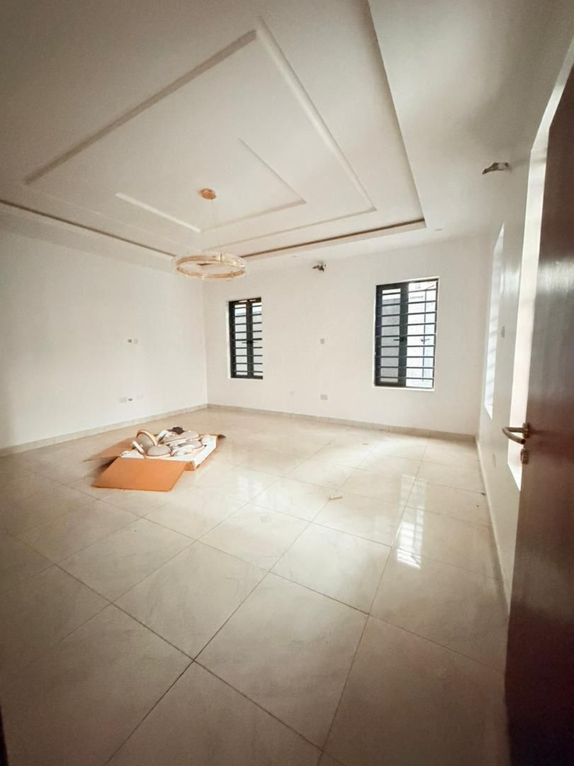 5-Bedroom Duplex For Sale in Magodo, Lagos — ₦550,000,000 | GidiStay — 5 bed duplex in Magodo, Lagos (bedroom view)