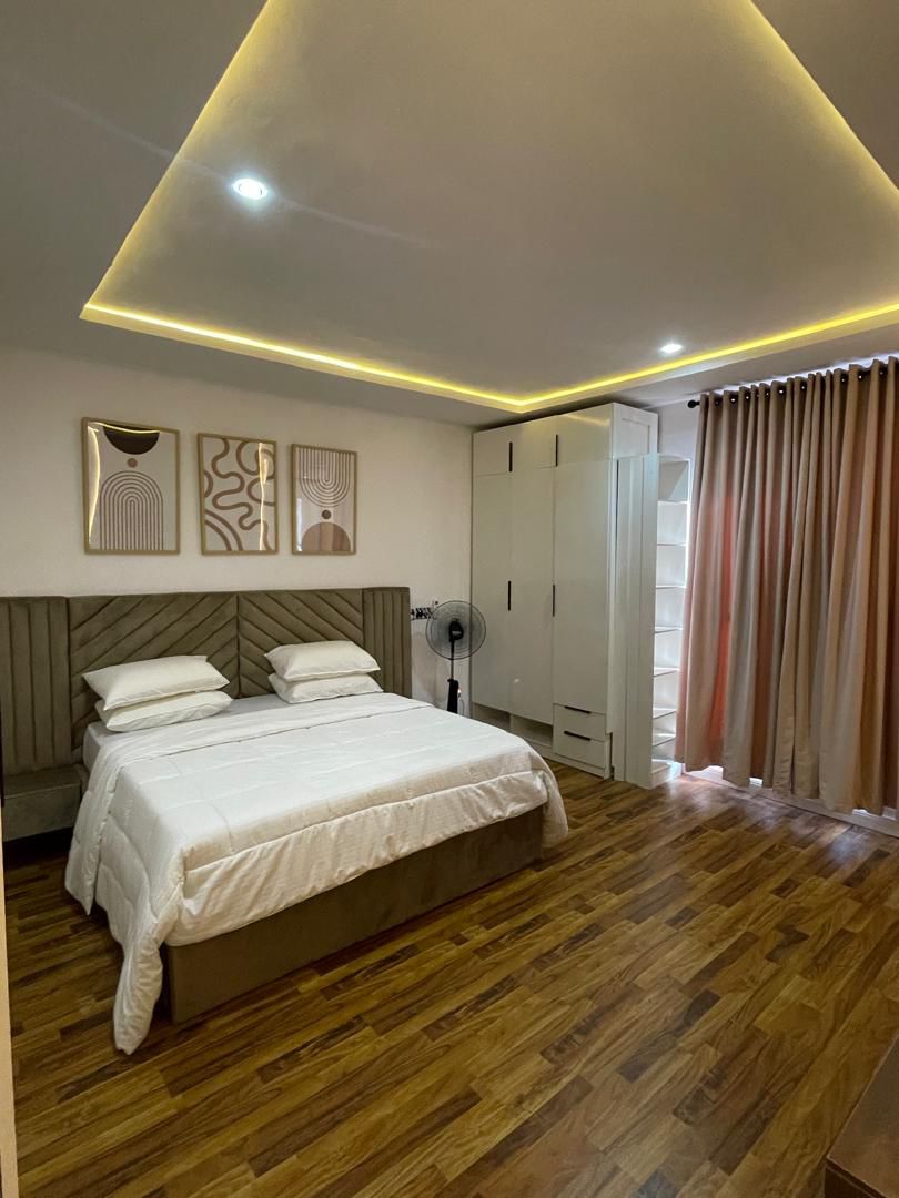 🏙️✨ EXPERIENCE DUBAI LUXURY IN LEKKI! ✨🏙️ 🌟 Luxury 2-Bedroom Shortlet Apartment 📍 Ikate, Lekki Phase 1, Lagos Looking for comfort, luxury, and uninterrupted power? This stunning apartment offers everything you need for a perfect staycation, business trip, or weekend getaway. ✅ 24/7 Electricity Guaranteed ☀️ Solar Power System 🔋 Inverter Backup ⚡ NEPA Supply 🔌 Generator Backup 🚫 No excuses for power outage! 🏊 Swimming Pool 🛗 Elevator Access 🎮 PS5 Gaming Console 🛋️ Fully Furnished Luxury Interior 🌐 High-Speed Internet 🔒 Secure & Serene Environment 🚗 Ample Parking Space Whether you’re relaxing, working remotely, or creating unforgettable memories, this apartment delivers a world-class experience. 🌴 Come and Experience Dubai in Lagos, Nigeria 🇳🇬 💰 Price: ₦220,000 per Night✅ — ₦220,000/night | GidiStay — 2 bed apartment in Lekki Phase 1, Lagos (bedroom view)
