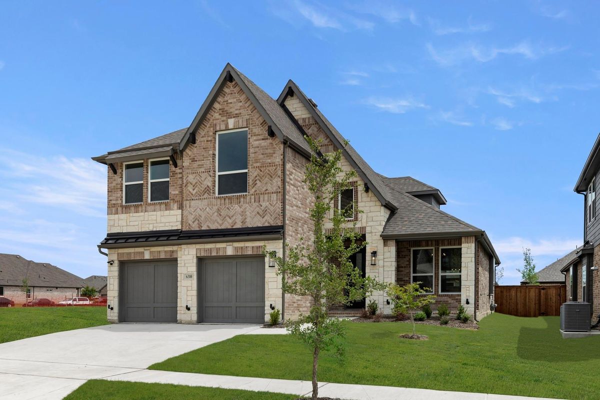 5 Bed 3 Bath Beautiful 2-story home with high soaring ceilings — $544,950 | GidiStay — 5 bed house in Celina (main view)