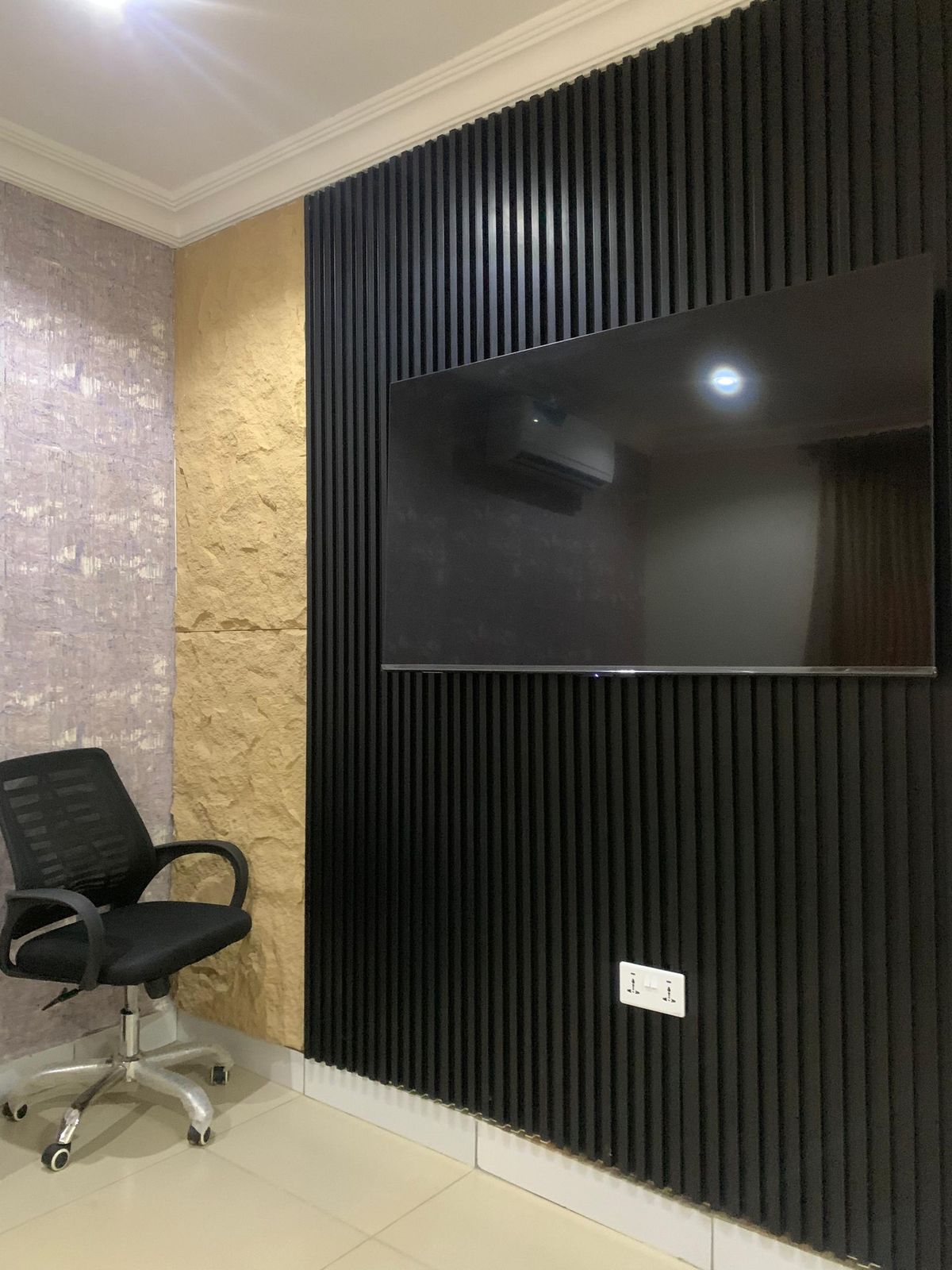Suite — ₦70,000/night | GidiStay — 1 bed hotel in Bodija, Ibadan (bedroom view)