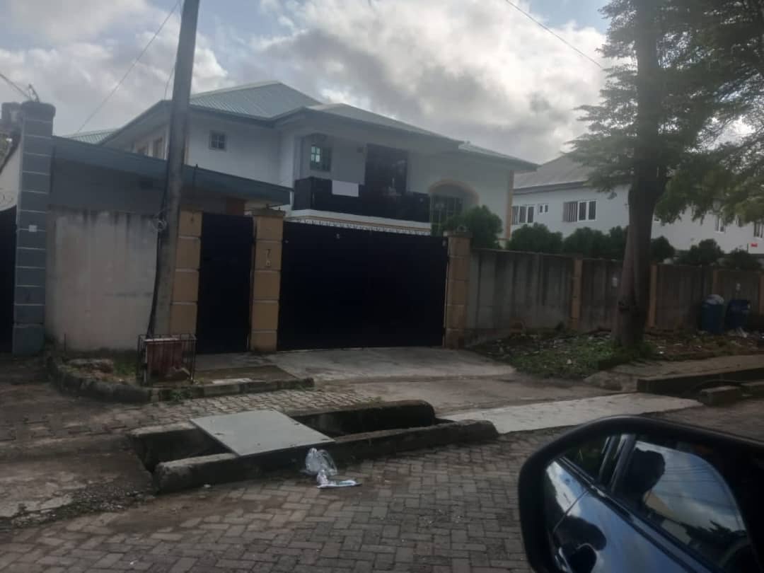 House For Sale in Lekki Phase 1 — ₦1,300,000,000 | GidiStay — 4 bed house in Lekki Phase 1 (main view)