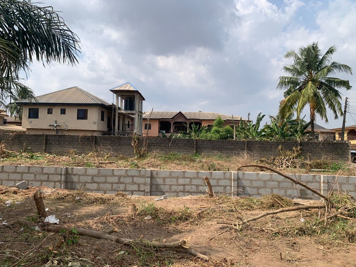 2 plots of land (1300sqm) for sale in a well secured estate -Can be shared *Location: Shylon estate off Dalemo Alakuko road, via Jankara axis, Ifako ijaye Lagos* *2 PLOTS: 150Asking* *A PLOT: 80M (Slightly neg)* *HALF PLOT: 40M (slightly neg)* ~DOCUMENTS : *(Reciept , General Survey, Deed of assignment ) — ₦150,000,000 | GidiStay — 1 bed land in Dalemo Alakuku, Ifako Ijaye, Lagos (main view)