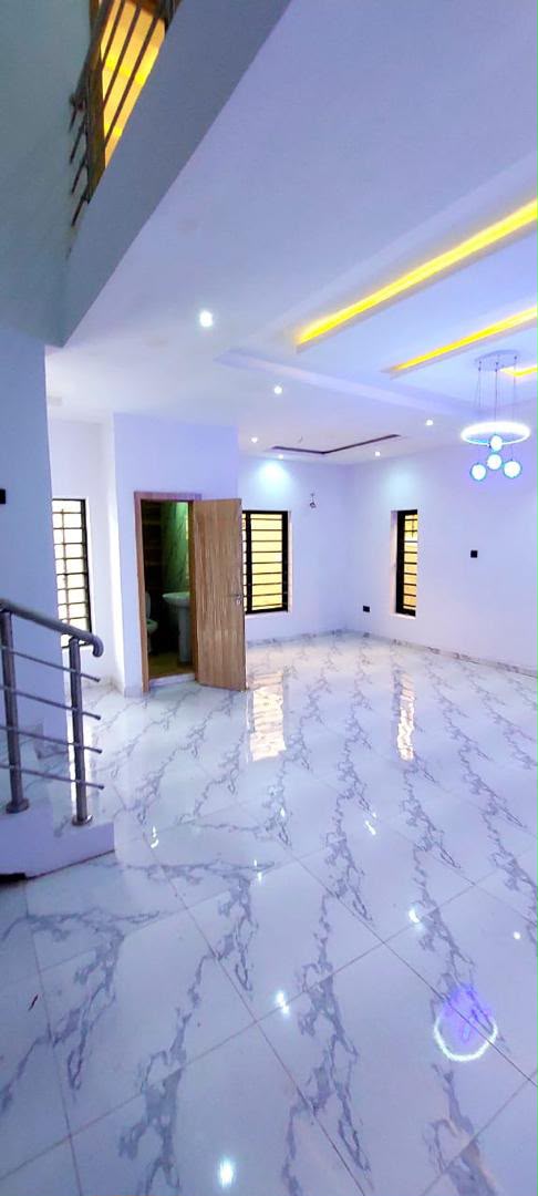 3-Bedroom House For Rent in Akala express, Ibadan — ₦3,000,000/year | GidiStay — 3 bed house in Akala express, Ibadan (main view)
