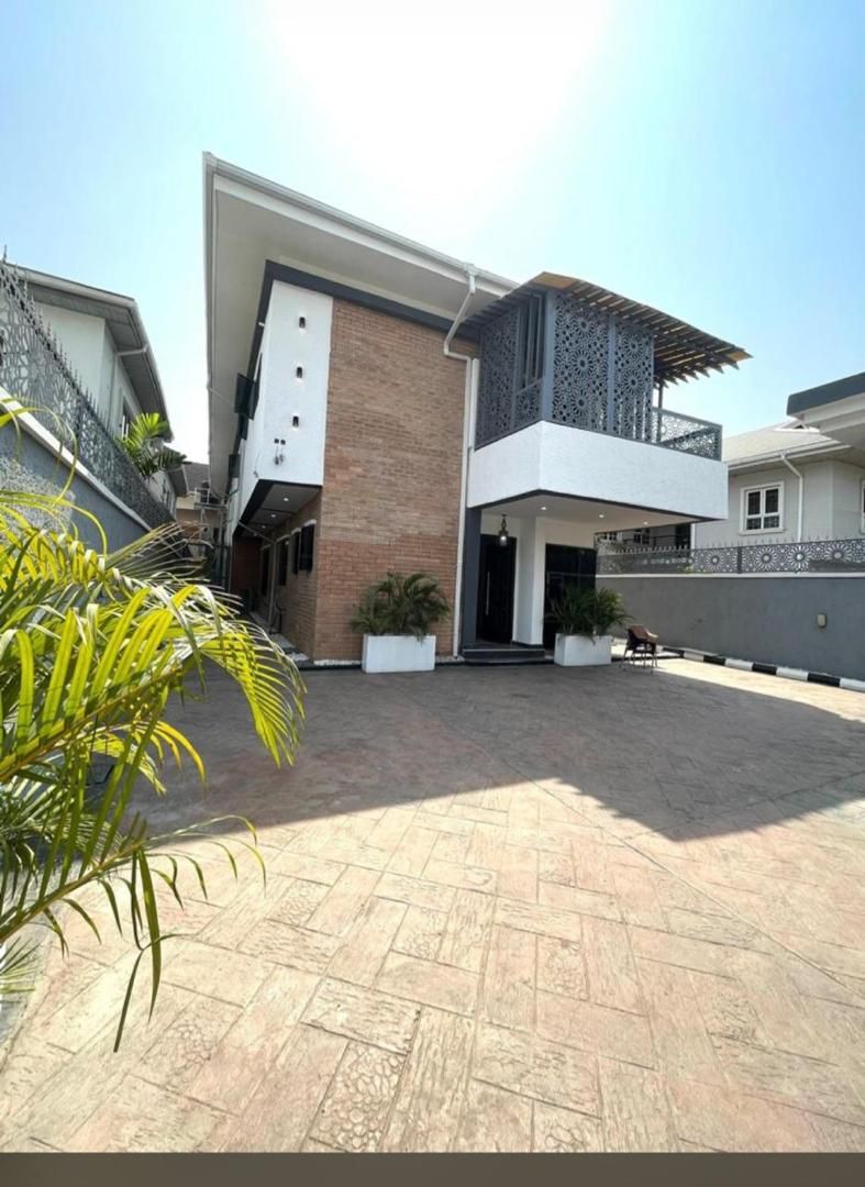 5-Bedroom Duplex For Rent in Lekki Phase 1, Lagos — ₦60,000,000/year | GidiStay — 5 bed duplex in Lekki Phase 1, Lagos (main view)