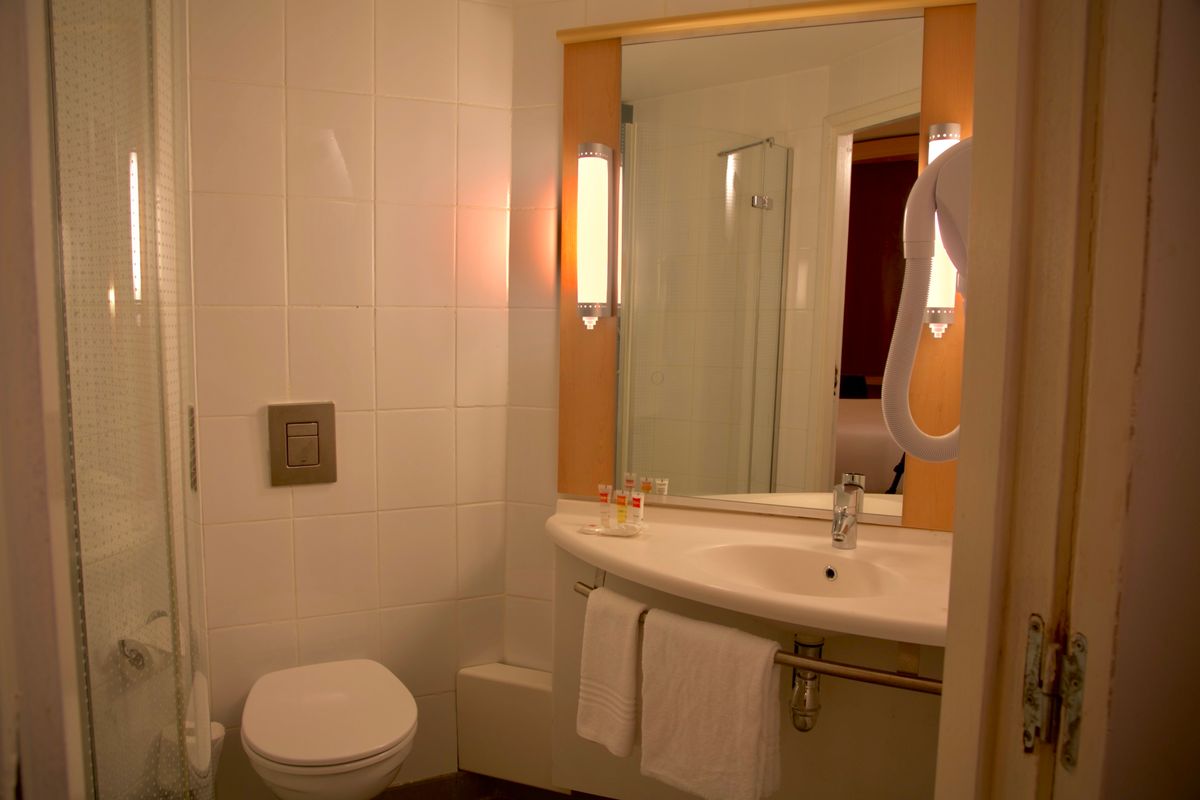 1-Bedroom Hotel Shortlet in Ikeja, Lagos — ₦135,000/night | GidiStay — 1 bed hotel in Ikeja, Lagos (interior)