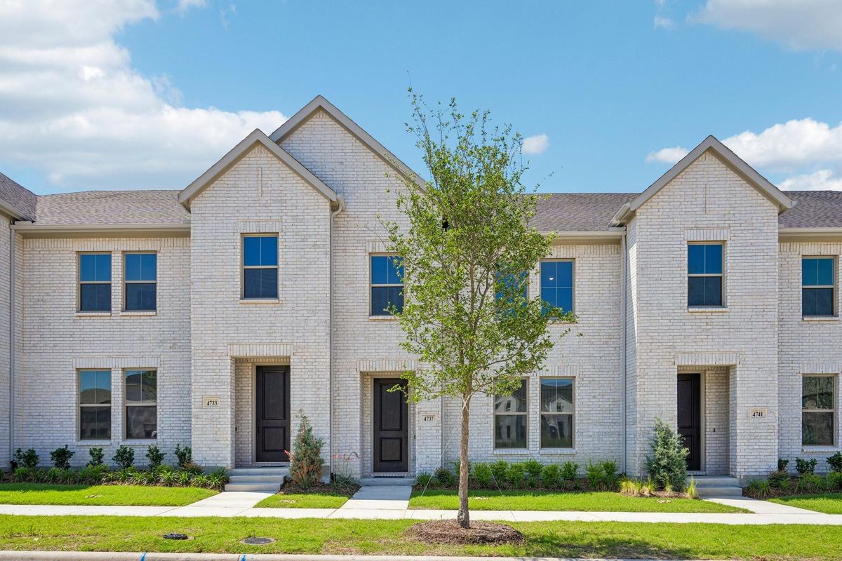2 Beds 3 Bath Mckiney Texas **Price Drop** — $338,820 | GidiStay — 2 bed townhouse in Mckinney (main view)