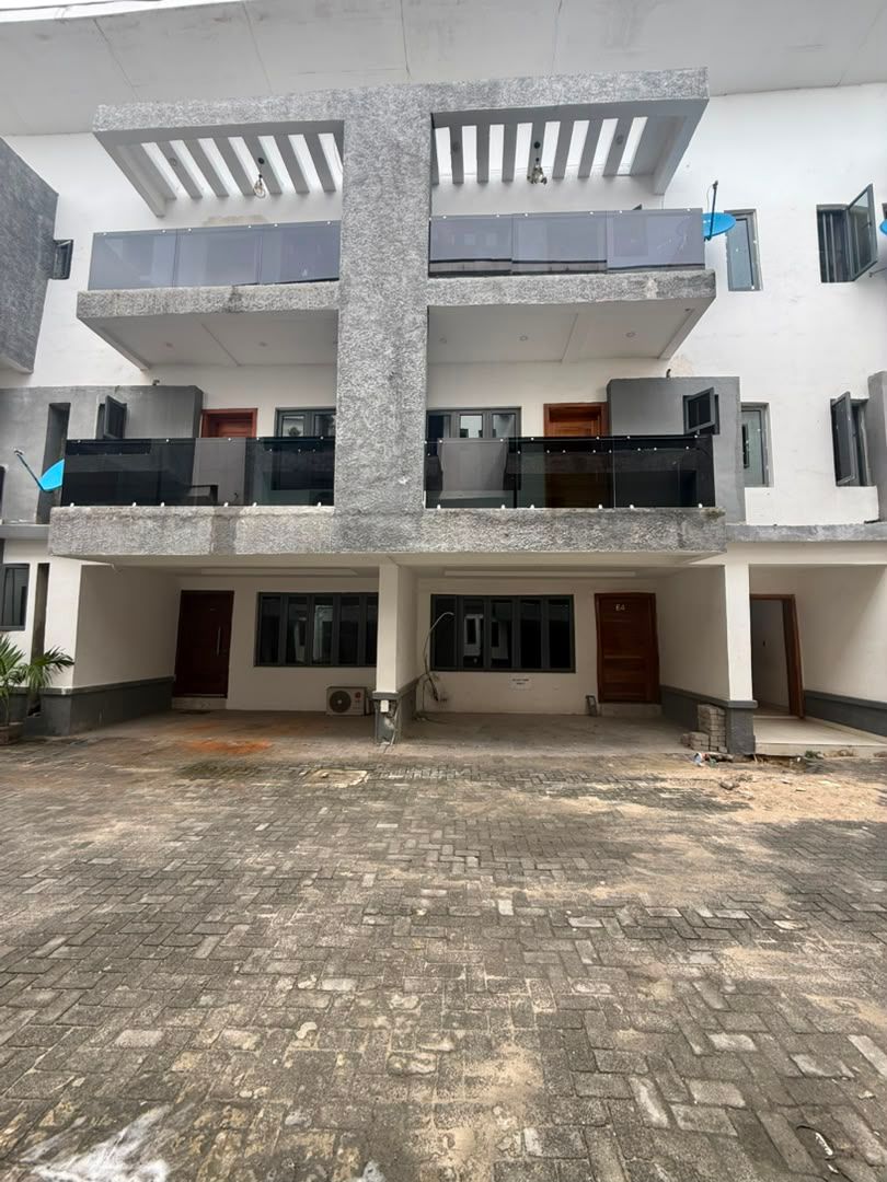 4 bedroom terrace duplex — ₦300,000,000 | GidiStay — 4 bed duplex in Ikate Lekki (main view)
