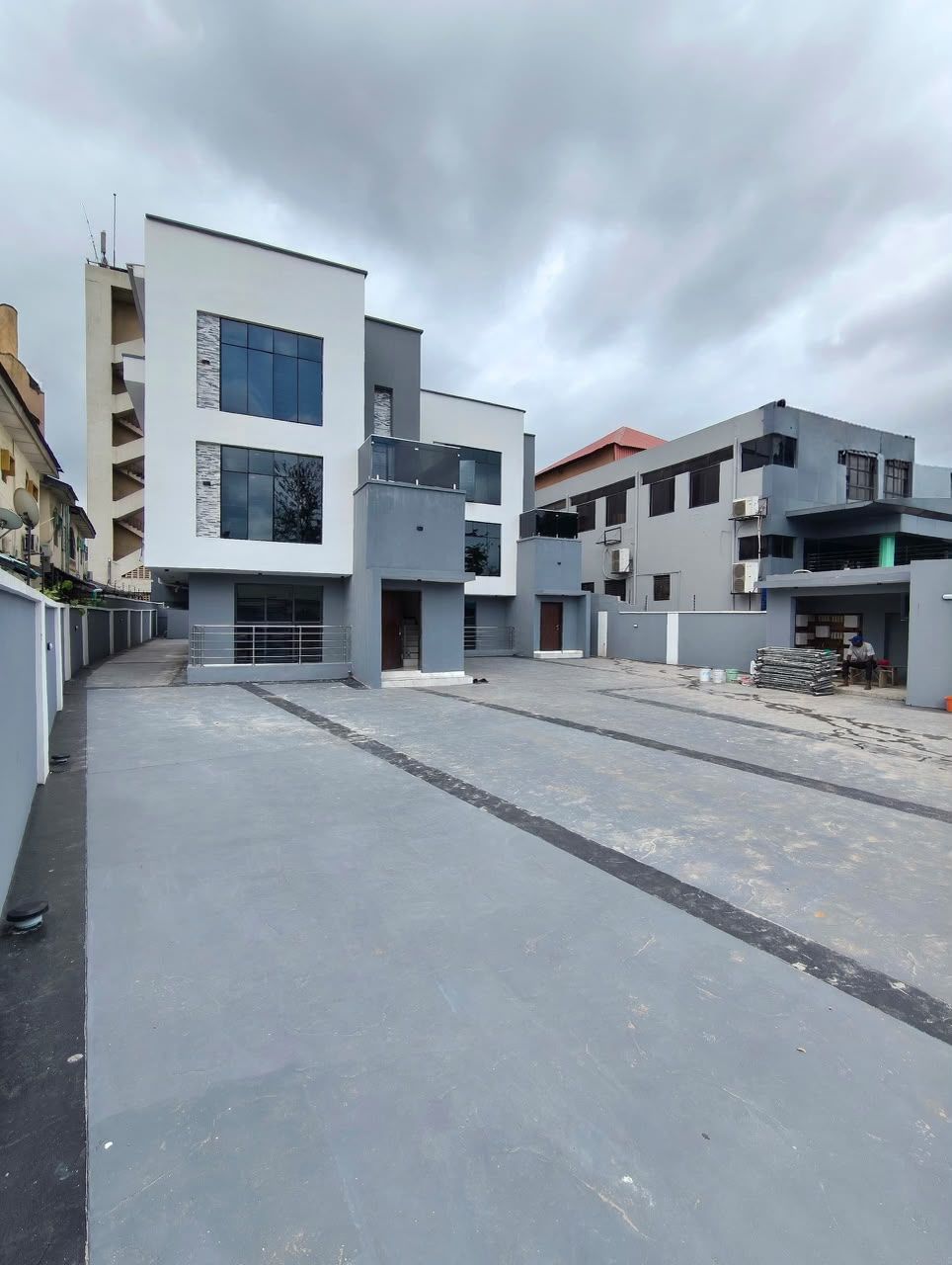 3-Bedroom Apartment For Sale in off Allen Ikeja, Lagos — ₦270,000,000 | GidiStay — 1 bed apartment in Ikeja, Lagos (main view)