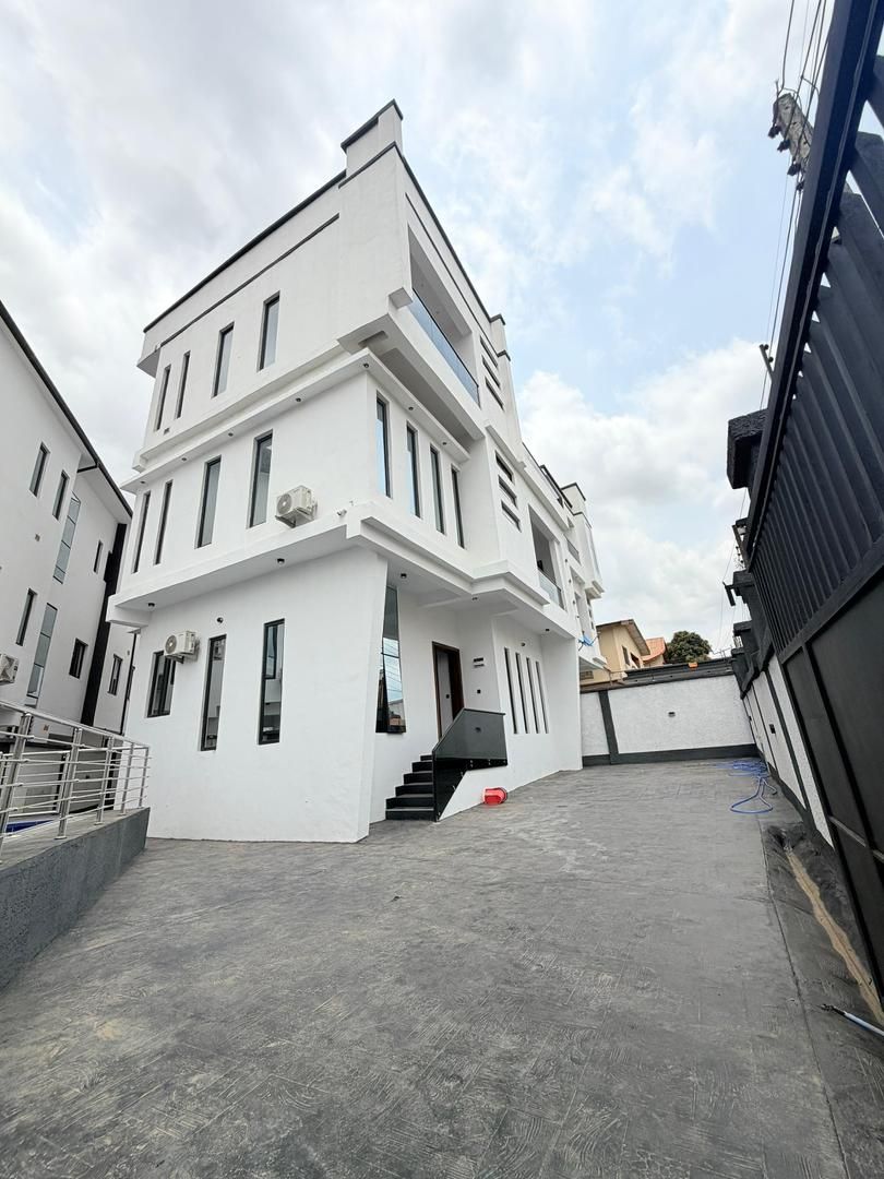 5-Bedroom Duplex For Sale in Magodo, Lagos — ₦800,000,000 | GidiStay — 5 bed duplex in Magodo, Lagos (interior)