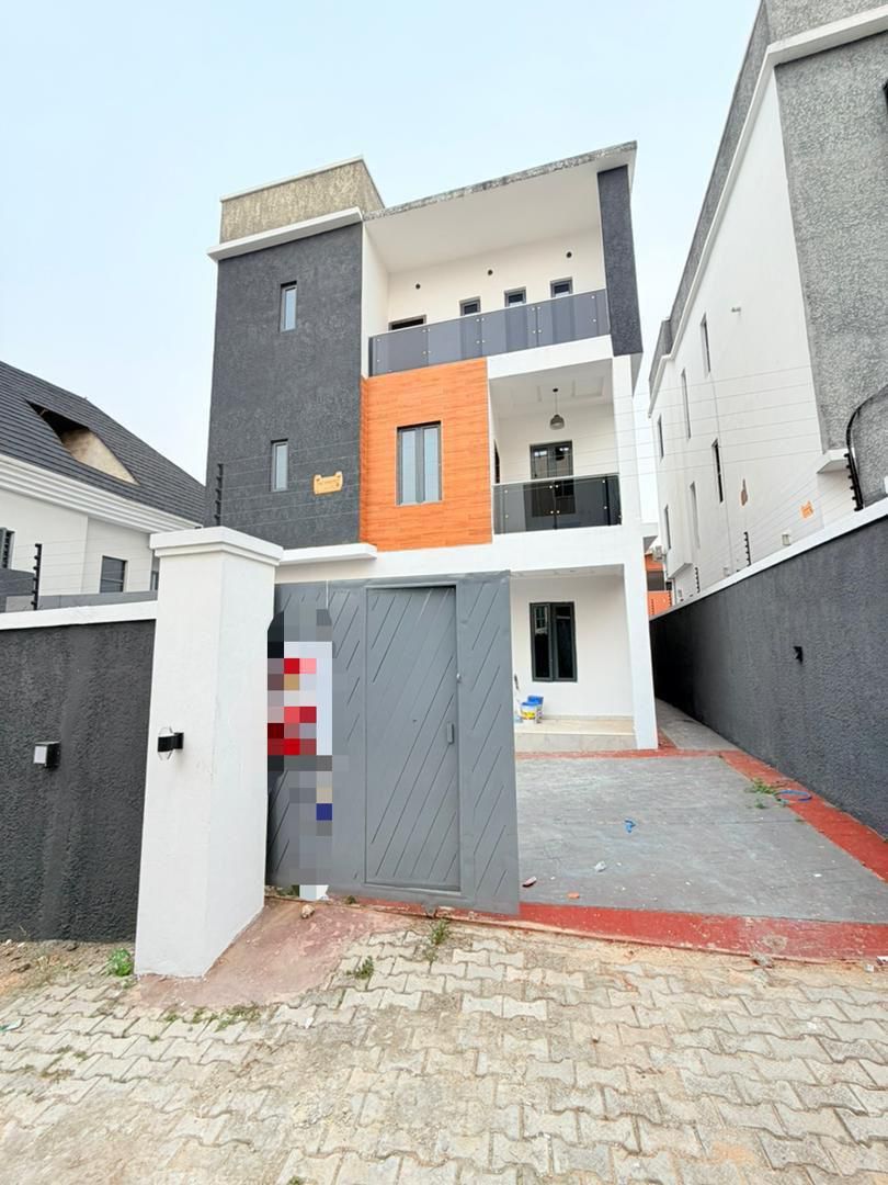 5-Bedroom Duplex For Sale in Magodo, Lagos — ₦550,000,000 | GidiStay — 5 bed duplex in Magodo, Lagos (main view)