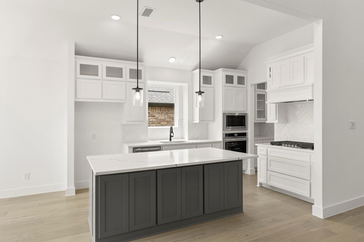 5 Bed 3 Bath Beautiful 2-story home with high soaring ceilings — $544,950 | GidiStay — 5 bed house in Celina (additional view)